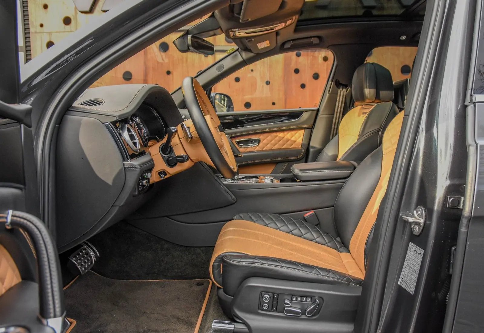 Bentley Bentayga V8 Diesel * 4 SEAT * REAR-ENT * MASSAGE * VOLL - 45416