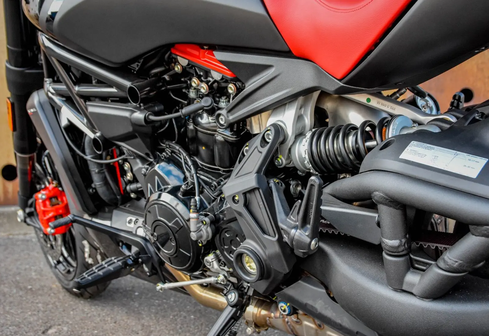 Ducati X-Diavel Nera * POLTRONA FRAU * 1 OF 500 * LIMITED ED - 44748