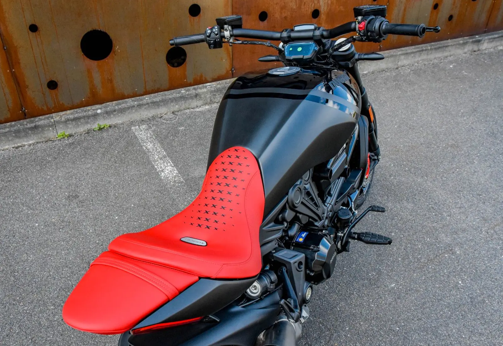 Ducati X-Diavel Nera * POLTRONA FRAU * 1 OF 500 * LIMITED ED - 44737