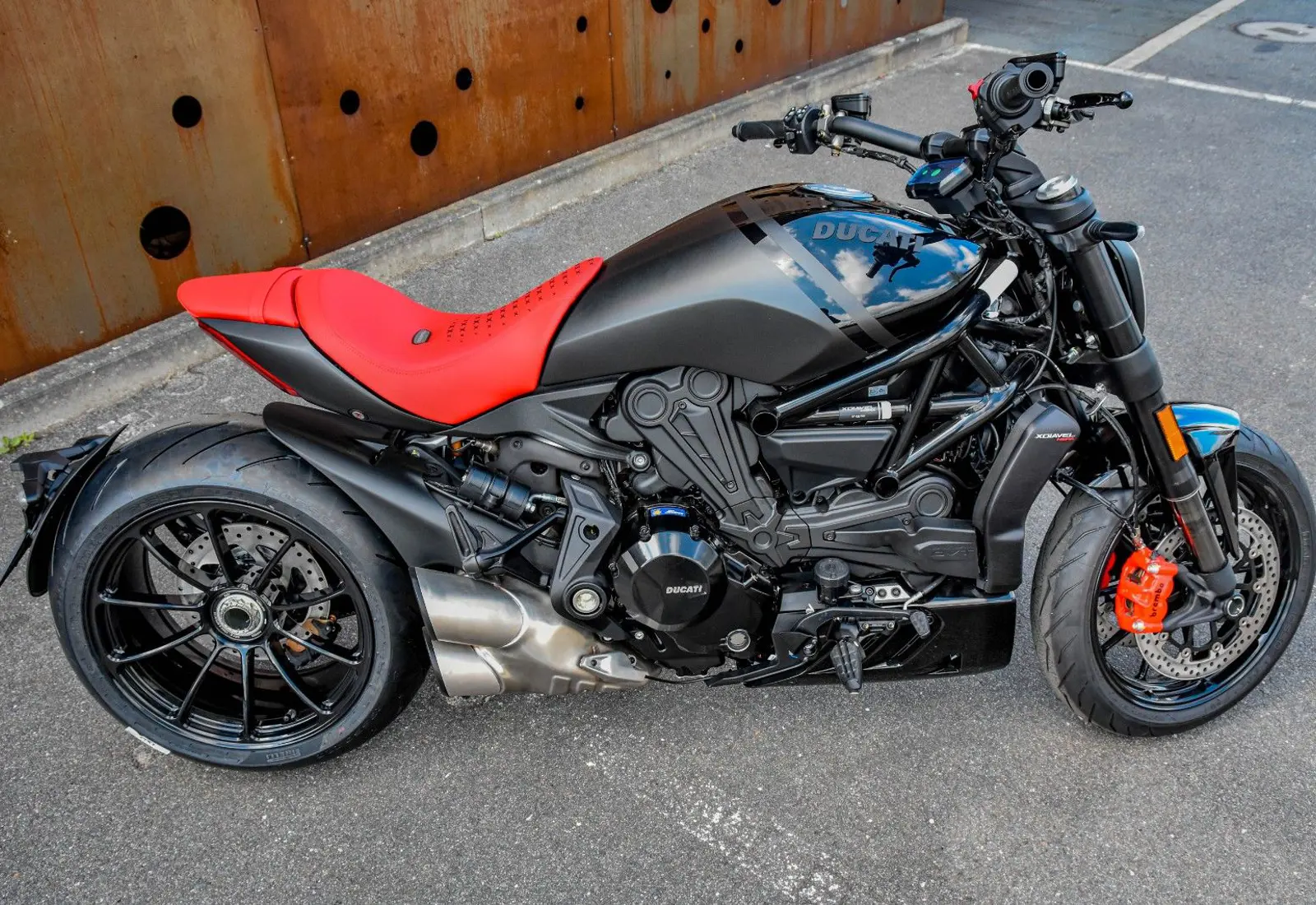 Ducati X-Diavel Nera * POLTRONA FRAU * 1 OF 500 * LIMITED ED - 44734