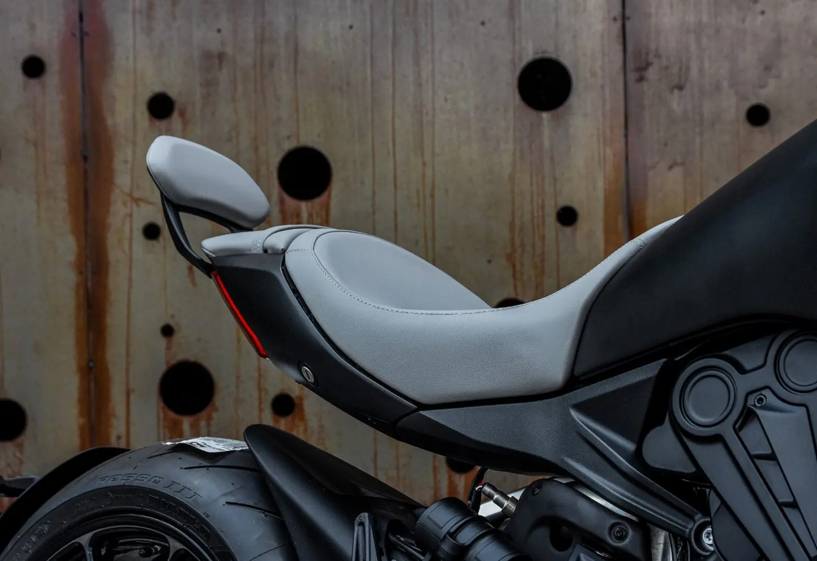 Ducati X-Diavel Nera * POLTRONA FRAU * 1 OF 500 * LIMITED ED - 44495
