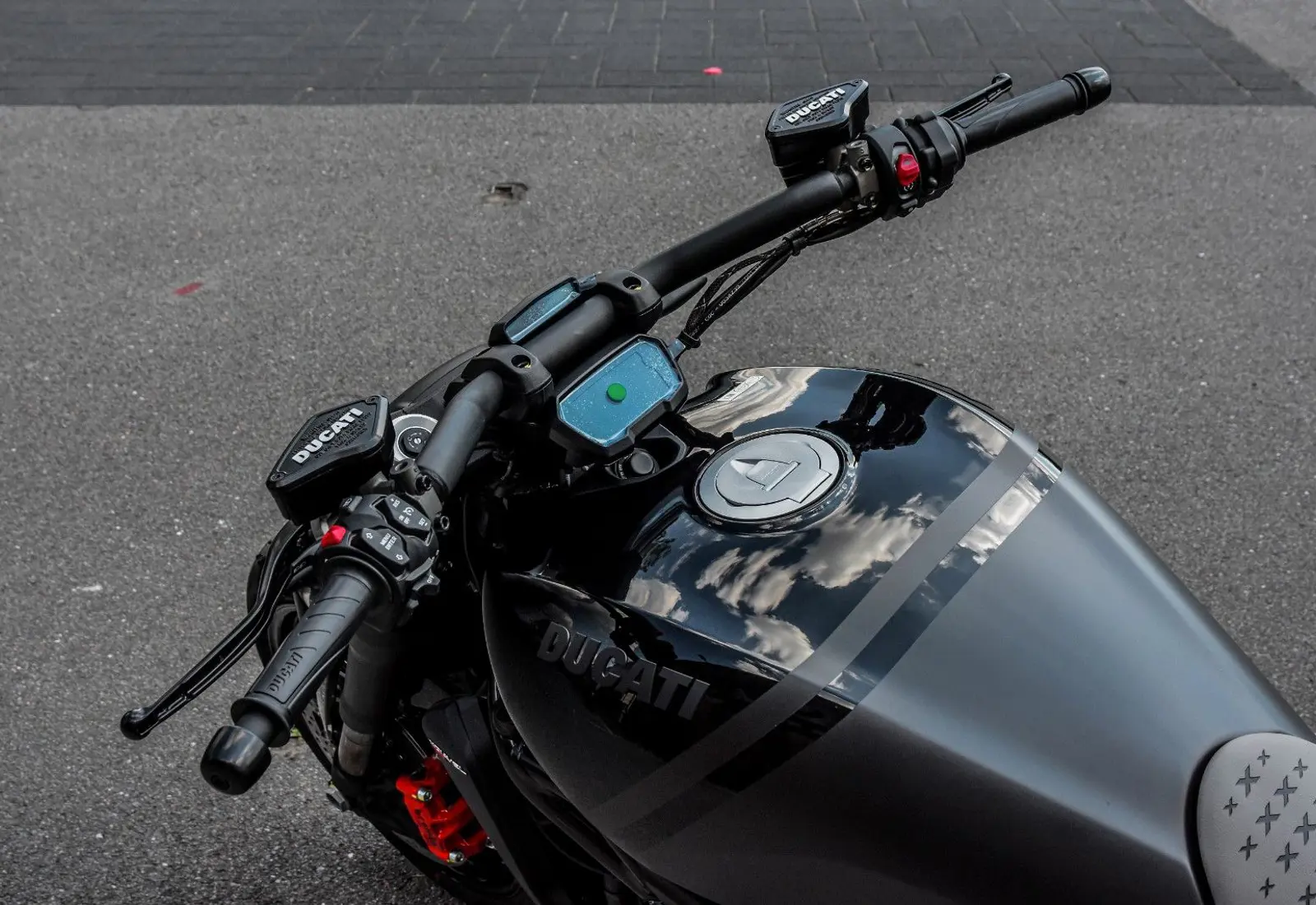 Ducati X-Diavel Nera * POLTRONA FRAU * 1 OF 500 * LIMITED ED - 44497