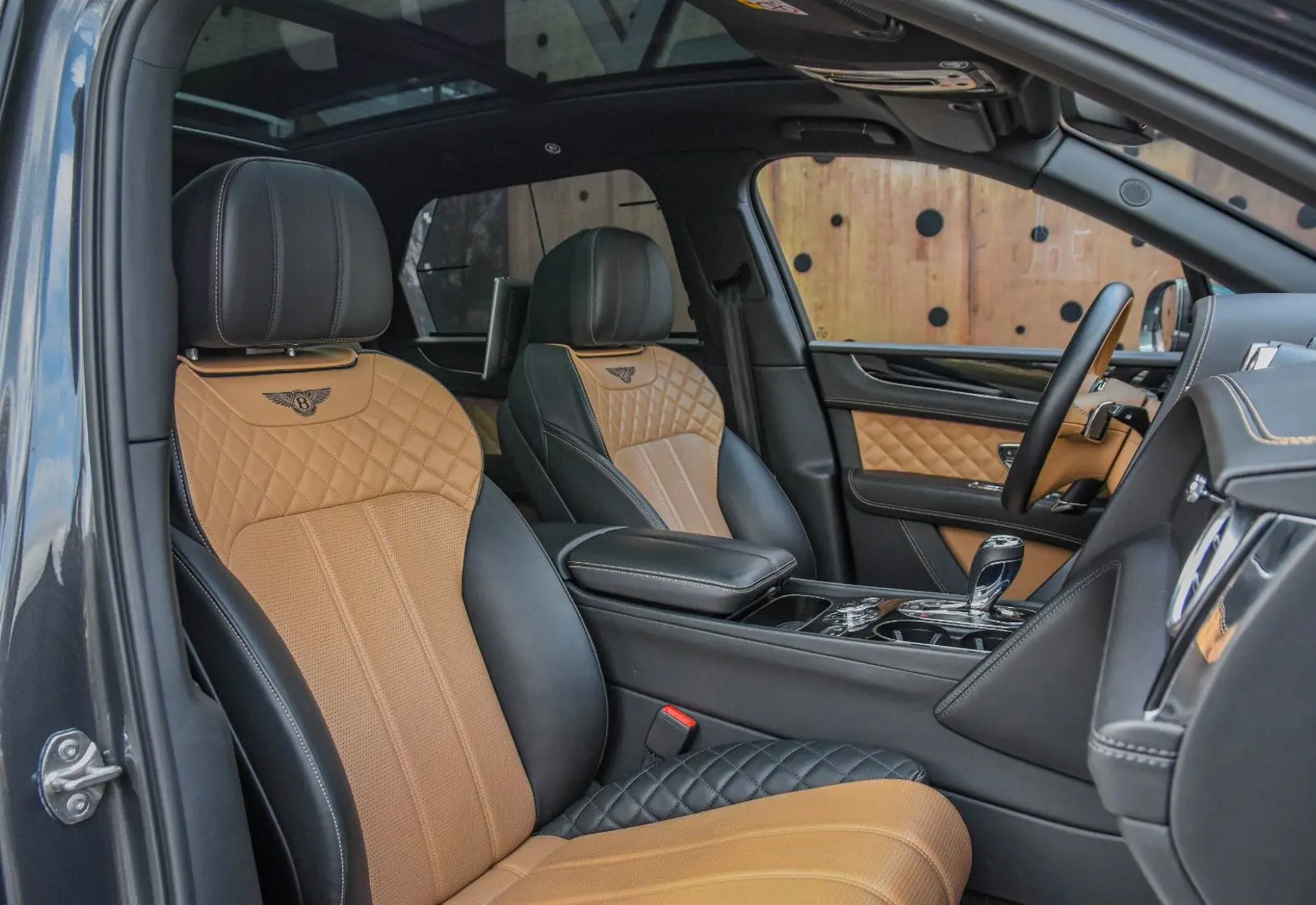 Bentley Bentayga V8 Diesel * 4 SEAT * REAR-ENT * MASSAGE * VOLL - 45425