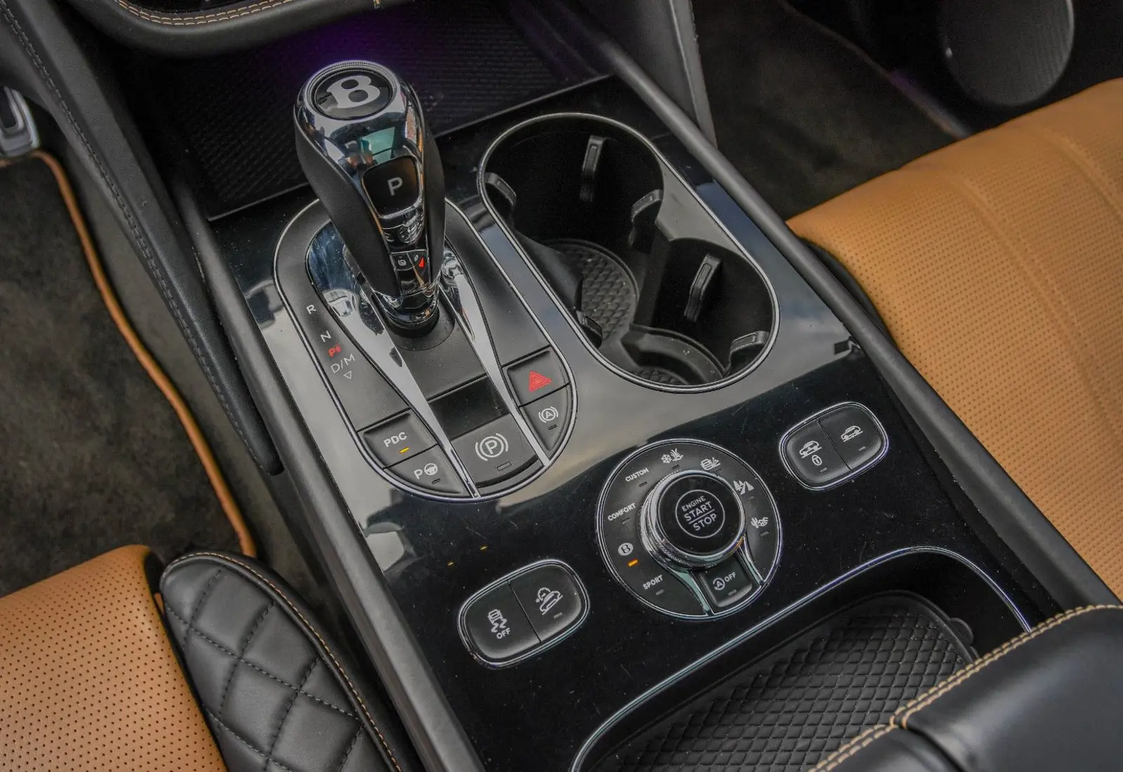 Bentley Bentayga V8 Diesel * 4 SEAT * REAR-ENT * MASSAGE * VOLL - 45420