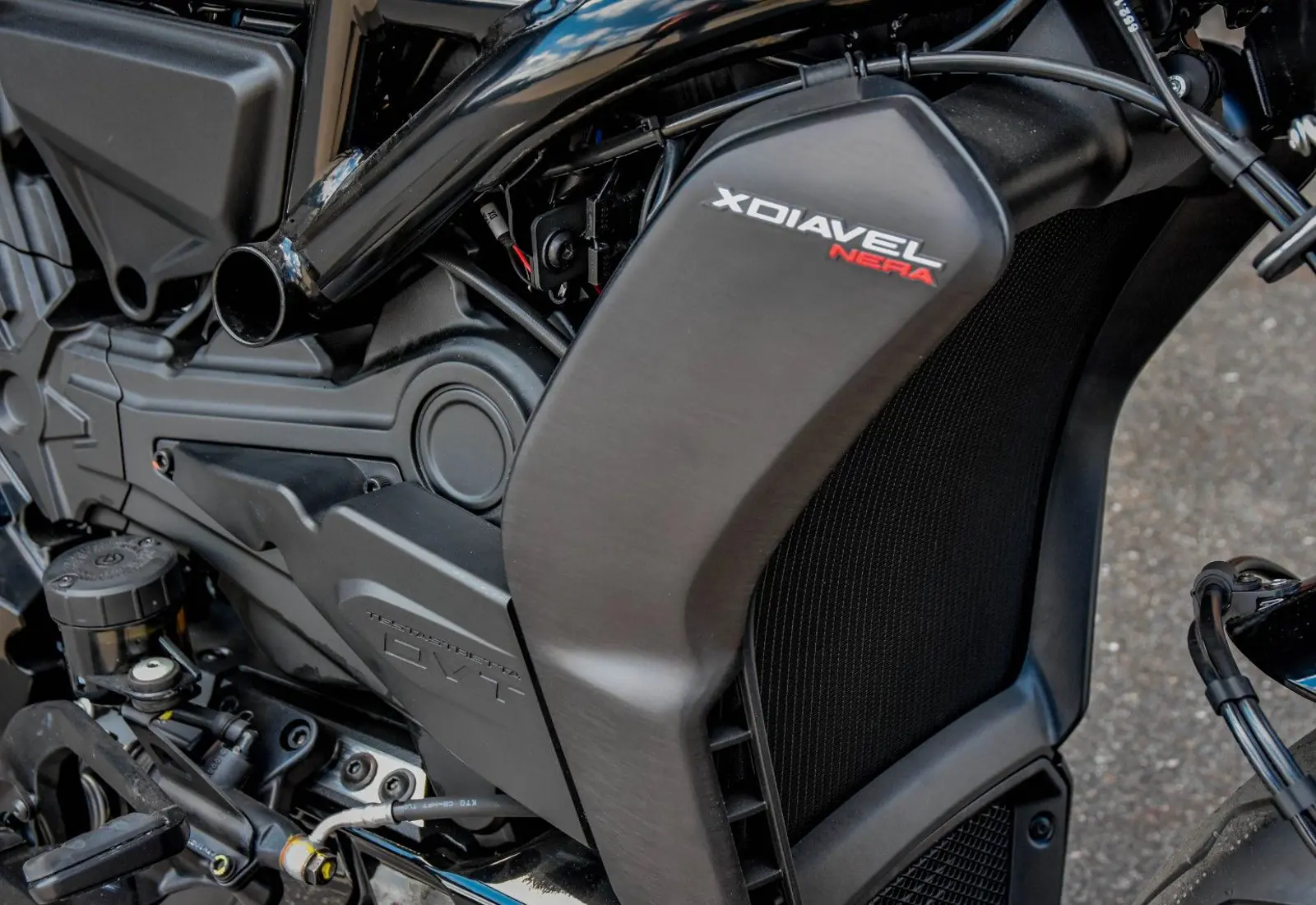Ducati X-Diavel Nera * POLTRONA FRAU * 1 OF 500 * LIMITED ED - 44730