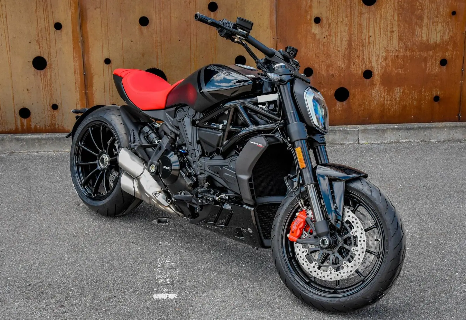 Ducati X-Diavel Nera * POLTRONA FRAU * 1 OF 500 * LIMITED ED - 44727